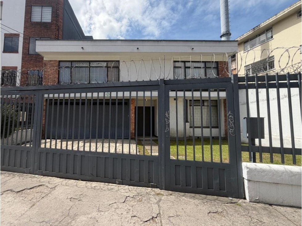 CASA EN VENTA EN LAGO GAITÁN, BOGOTÁ - IDEAL PARA REMODELAR O PROYECTO
