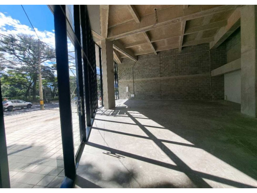 VENTA DE LOCAL EN EL POBLADO — foto 4