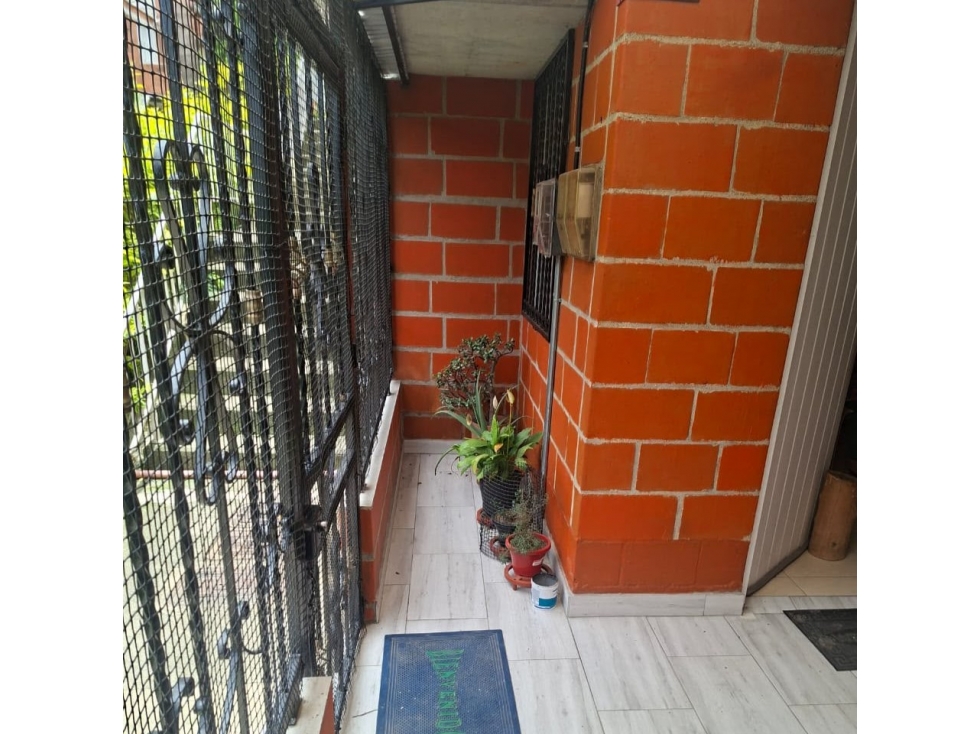 CASA EN VENTA EN ROBLEDO