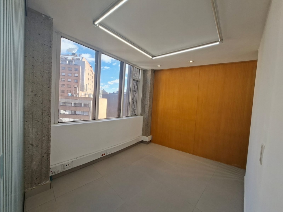 OFICINA EN ARRIENDO EN QUINTA CAMACHO - BOGOTA — foto 4