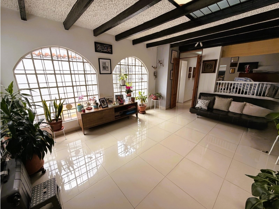 CASA EN VENTA PARA INVERSIÓN EN LOS CEDROS BOGOTA — foto 3