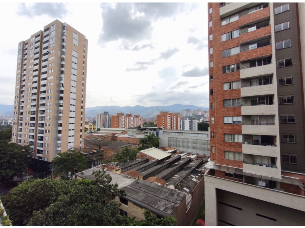 APARTAMENTO EN VENTA EN LOS COLORES - MEDELLIN