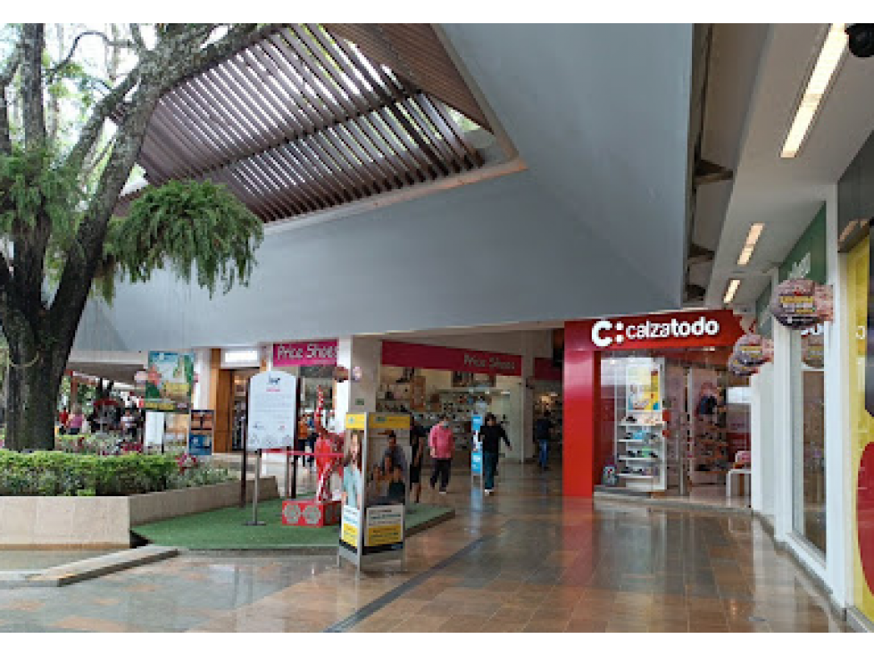 Venta Local en Unicentro, Sur de Cali 1893. - 1