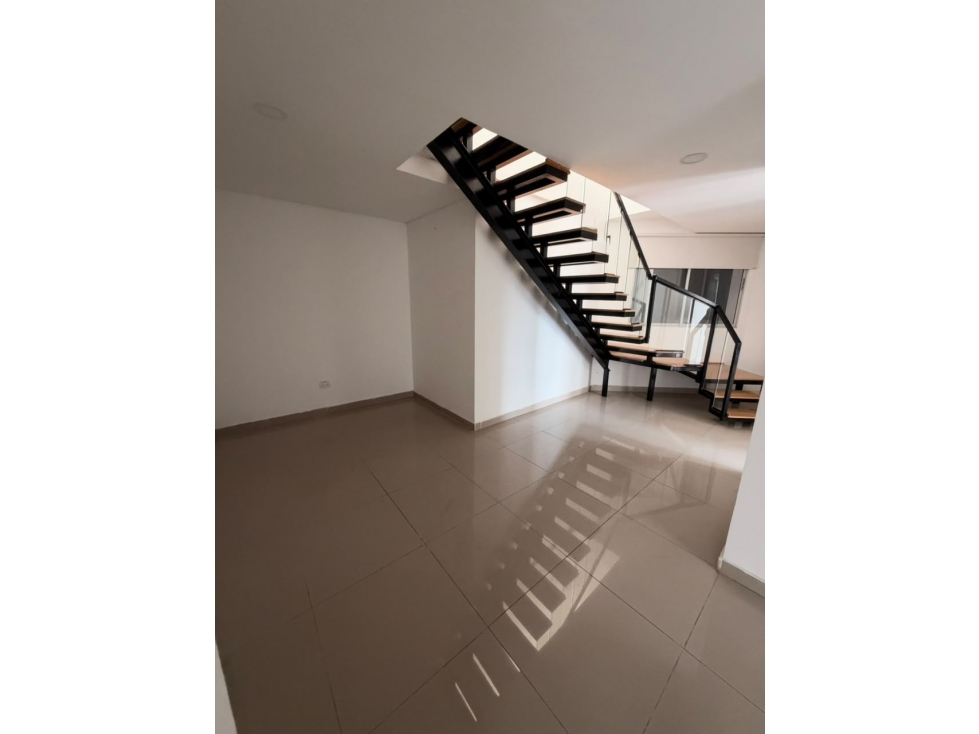 Venta Apartamento Duplex en Ciudad Jardín Sur de Cali 4221. — foto 3