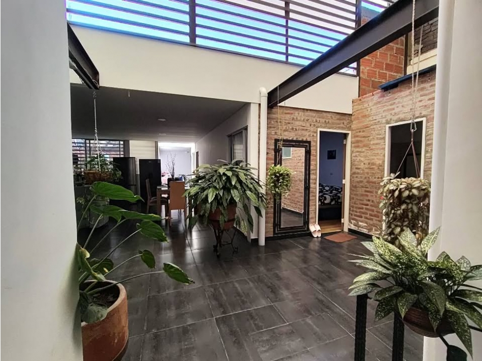 Venta Casa en Multifamiliar en Champagnat, Sur de Cali 3105.