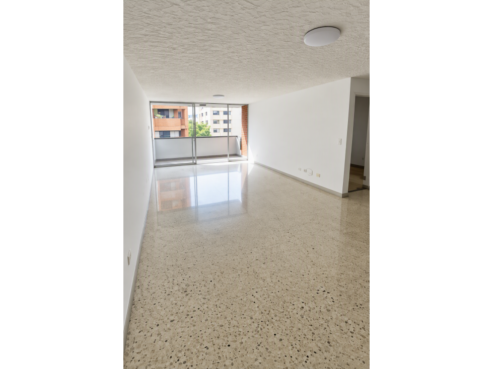 Venta Apartamento en Granada, Norte de Cali 4199.