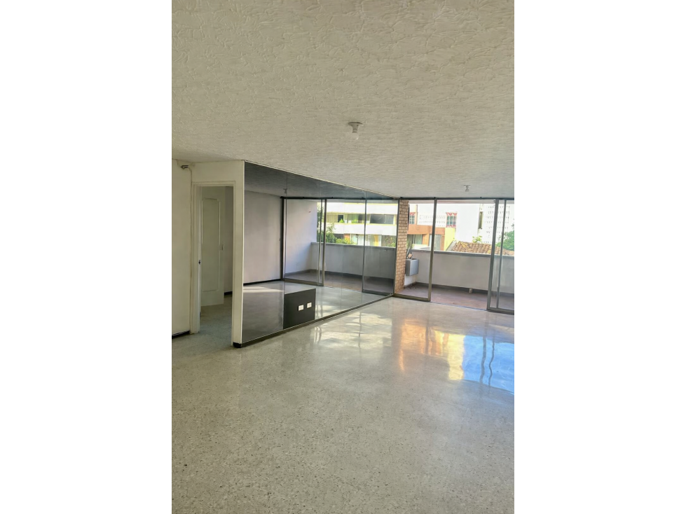 Venta Apartamento en Granada, Norte de Cali 3795.