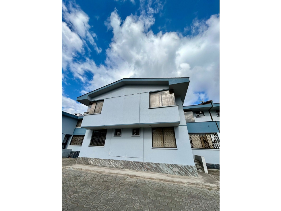 Vendo casa amplia sector estratégico Cotocollao