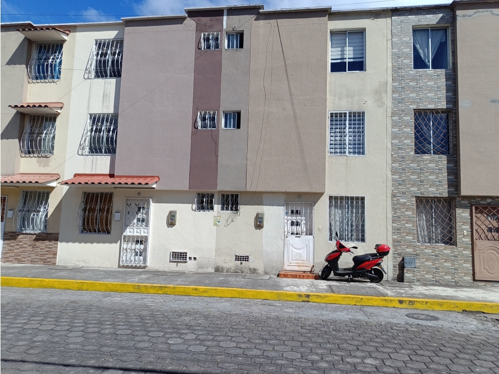 Venta de Casa con amplias habitaciones en Quitumbe/ SPV