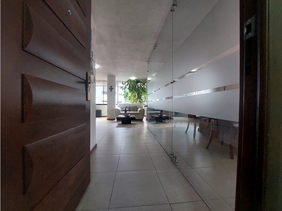 VENTA ACOGEDORA OFICINA EN LA SHYRIS Y REPUBLICA DEL SALVADOR (VEB) - 1