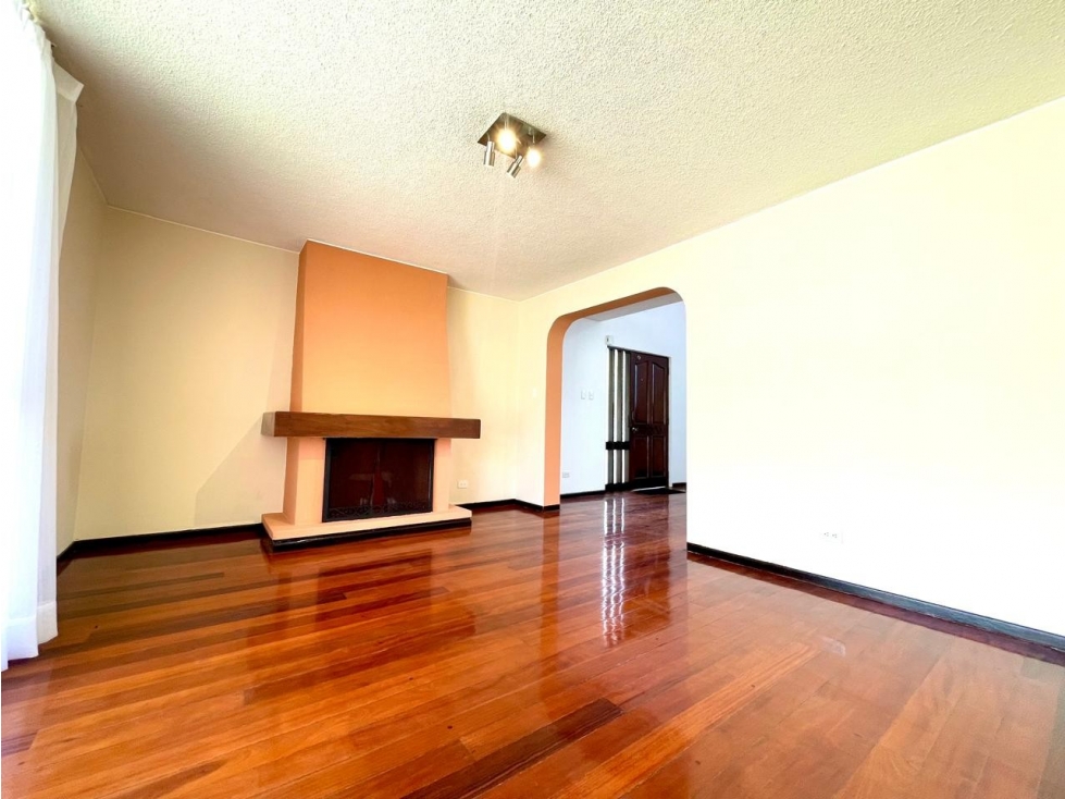 CASA EN ARRIENDO CON PATIO Y BALCÓN 350 M2 - QUITO TENIS (SZ) - 3