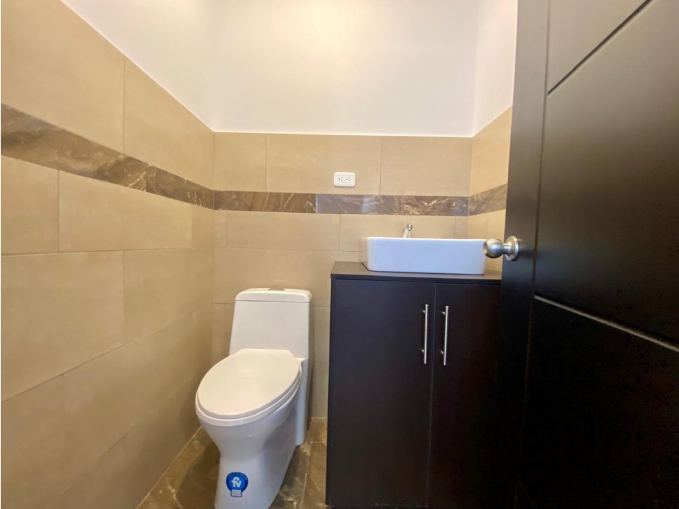 CASA VIP EN VENTA EN URBANIZACION POR LA ESPE DEL VALLE (CB) — foto 5