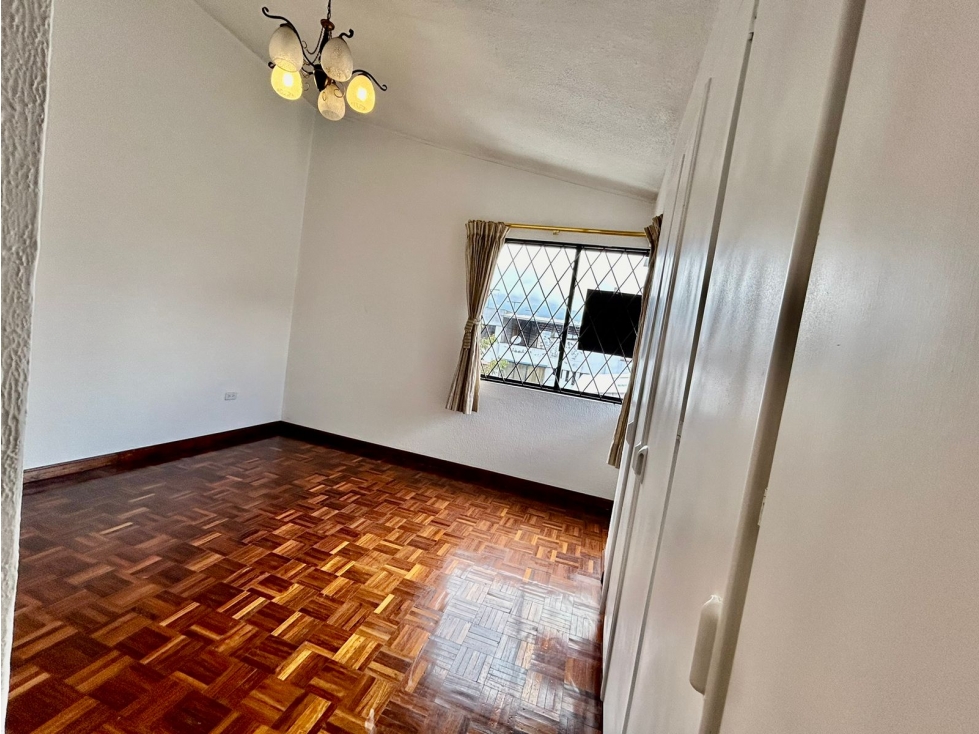 Vendo casa amplia sector estratégico Cotocollao — foto 6