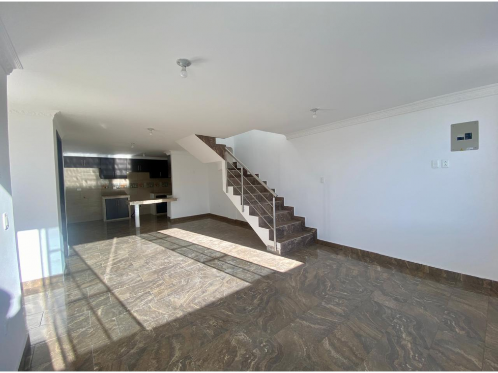 CASA VIP EN VENTA EN URBANIZACION POR LA ESPE DEL VALLE (CB) — foto 3