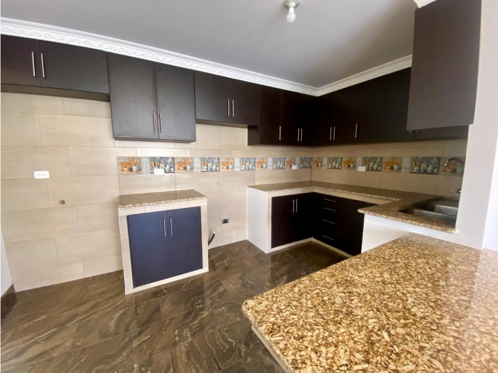 CASA VIP EN VENTA EN URBANIZACION POR LA ESPE DEL VALLE (CB) — foto 4