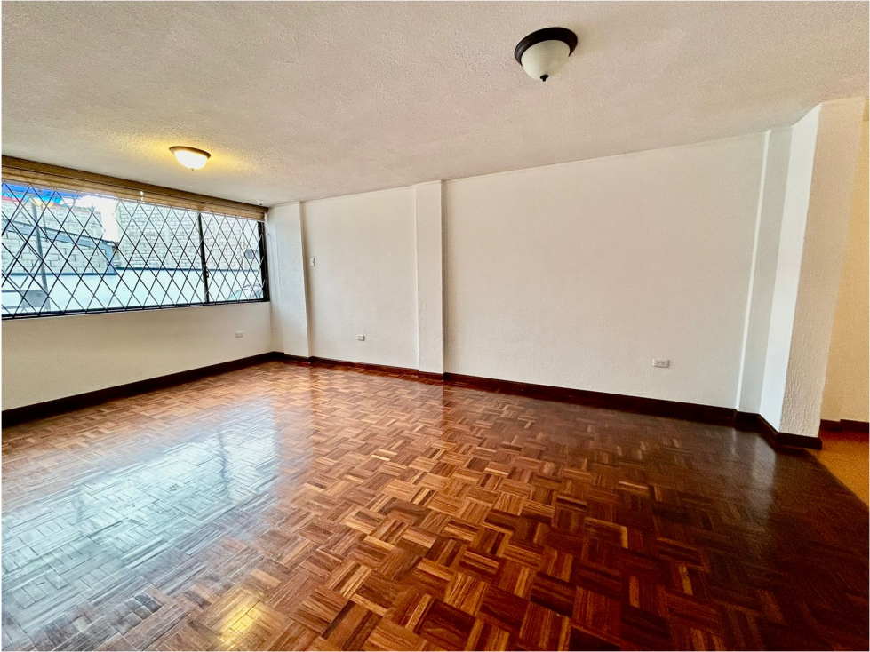 Vendo casa amplia sector estratégico Cotocollao — foto 3
