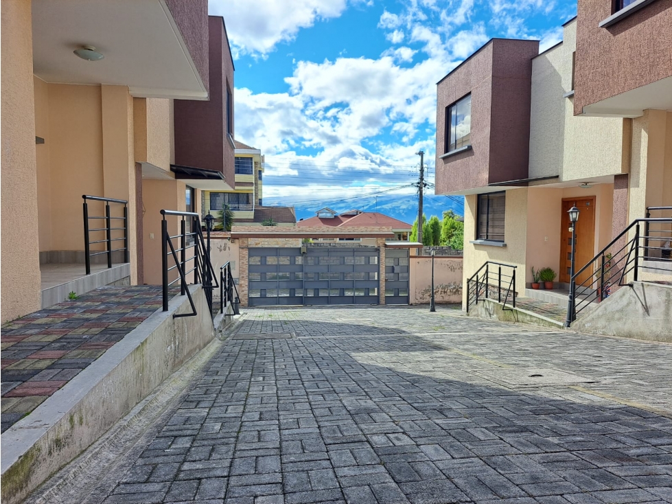 Venta de amplia casa en Conocoto de 237m2 / Silper - 2