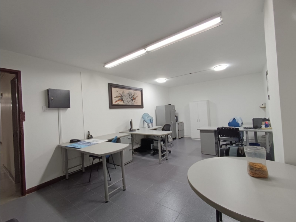 SE VENDEN 2 OFICINAS EN MEDELLÍN EN PASAJE JUNÍN AL FRENTE DE COLTEJER — foto 3