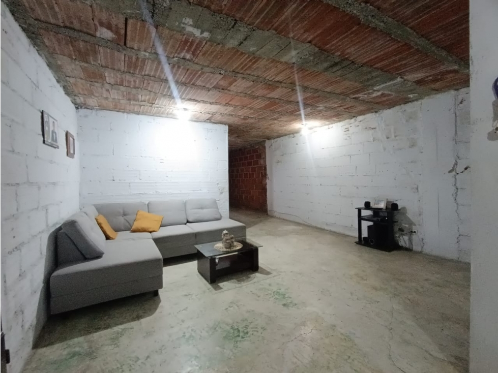 SE VENDE AMPLIA CASA EN VILLA HERMOSA, EN OBRA NEGRA — foto 3
