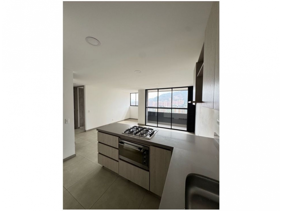 SE VENDE HERMOSO APARTAMENTO EN BELLO BARRIO CABAÑAS PARTE BAJA — foto 2