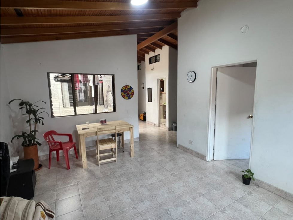 SE VENDE AMPLIO APARTAMENTO EN BELLO BARRIO CABAÑAS