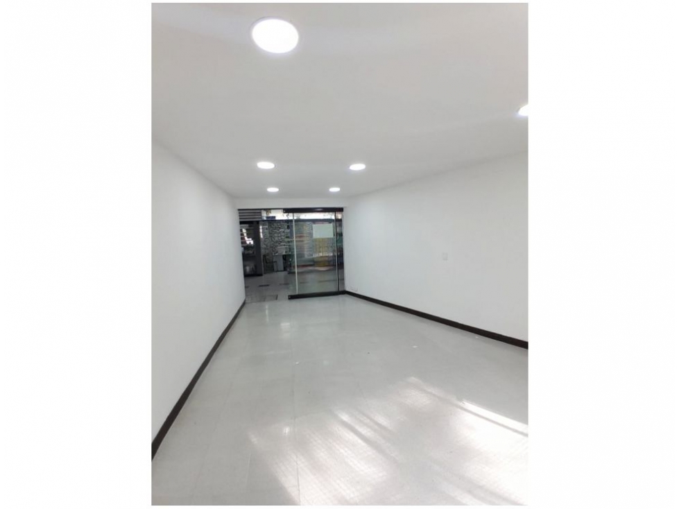 SE VENDE LOCAL COMERCIAL EN EL CC OBELISCO SECTOR LAURELES ESTADIO — foto 5