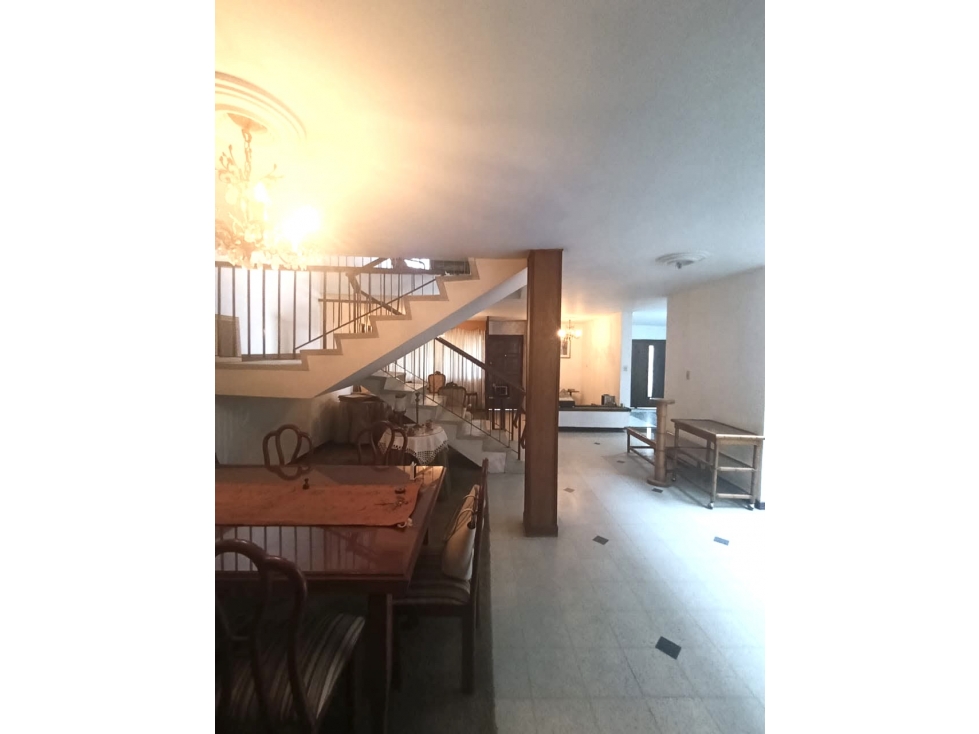 SE VENDE CASA LOTE UNIFAMILIAR EN LAURELES SECTOR SIMON BOLIVAR