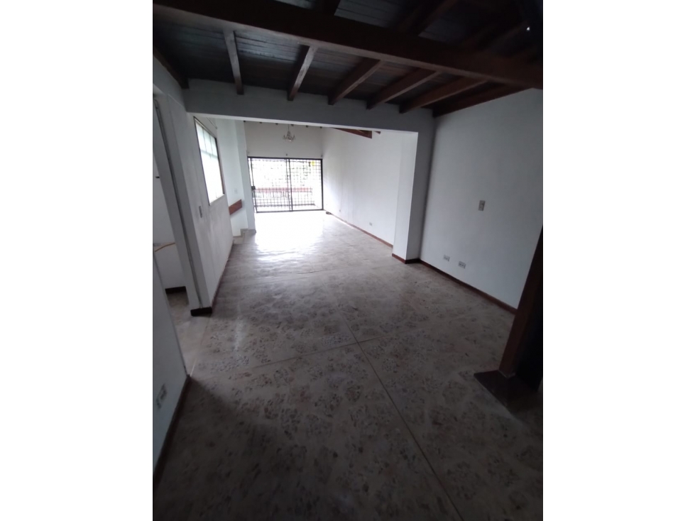 SE VENDE CASA CON GARAJE Y CUARTO UTIL EN BELEN FATIMA