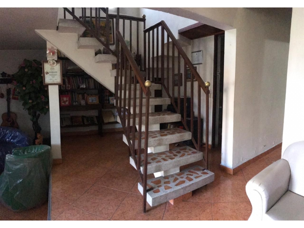 SE VENDE CASA UNIFAMILIAR CON DOS APARTAMENTOS EN BELLO CABAÑAS — foto 2
