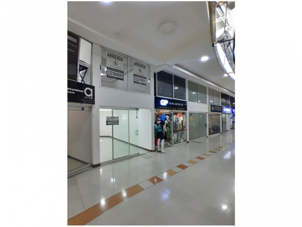 SE VENDE LOCAL COMERCIAL EN EL CC OBELISCO SECTOR LAURELES ESTADIO