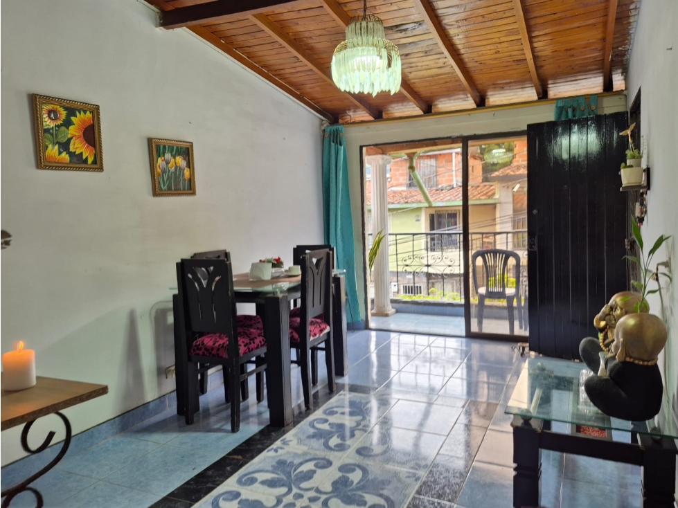 SE VENDE CASA EN BELLO SECTOR VILLAS DEL SOL POR LA IGLESIA GORETTI