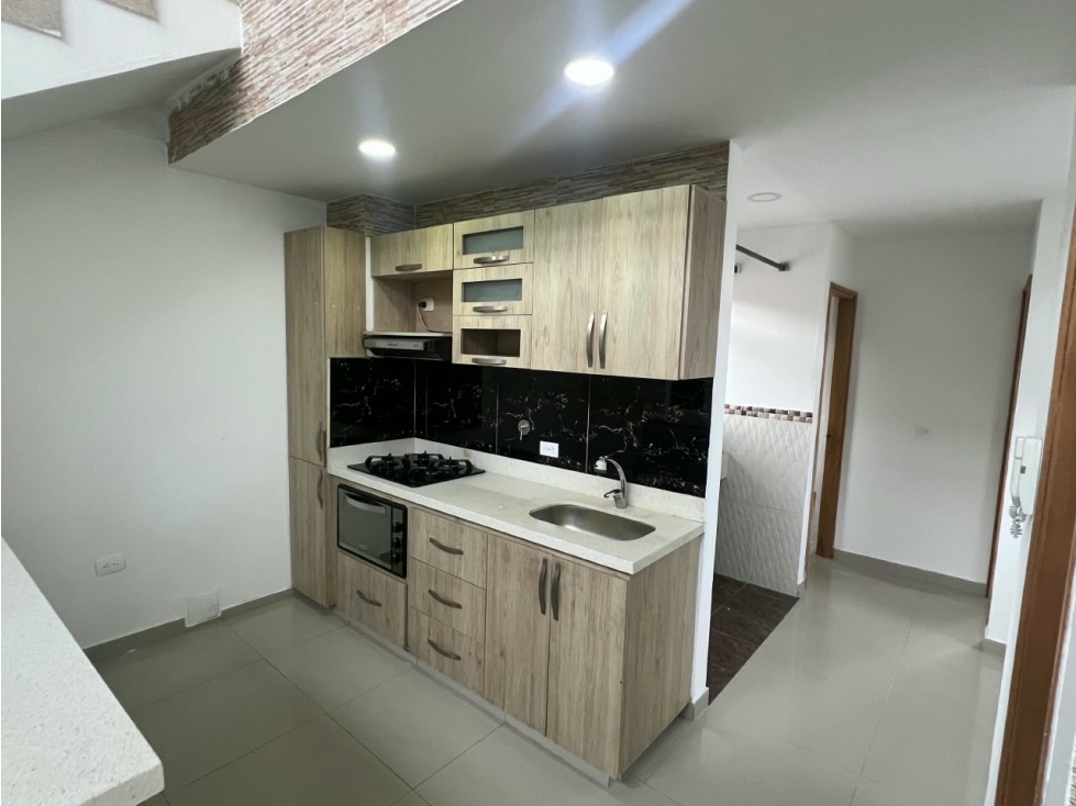 SE VENDE APARTAMENTO DÚPLEX EN BELLO BARRIO CABAÑAS — foto 3