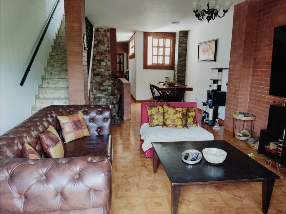 SE VENDE CASA AMPLIA CON TERRAZA EN ENVIGADO BARRIO MESA — foto 2