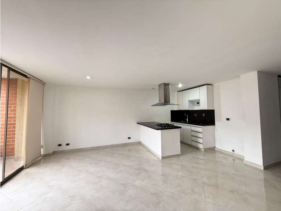 SE VENDE AMPLIO APARTAMENTO EN ENVIGADO EL TRIANON