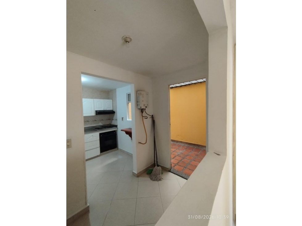 SE VENDE AMPLIO APARTAMENTO EN ENVIGADO MUY CERCA AL PARQUE PRINCIPAL — foto 3