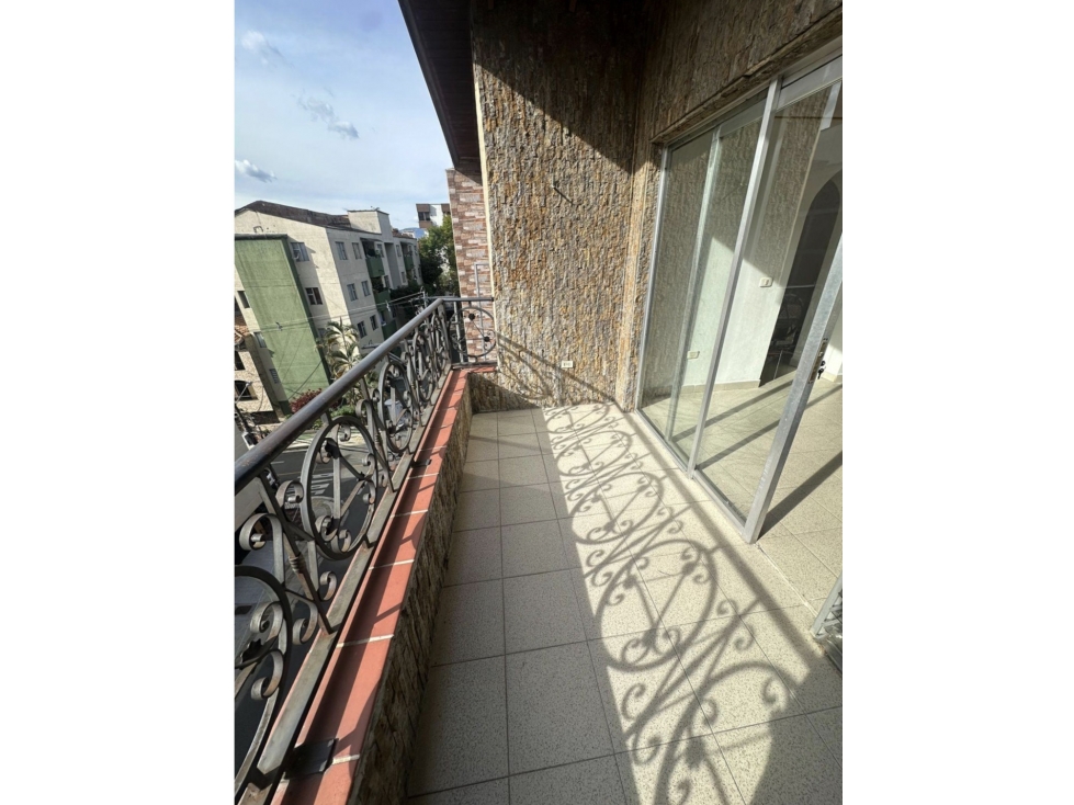 SE VENDE LINDO APARTAMENTO EN SABANETA BARRIO ENTREAMIGOS — foto 3