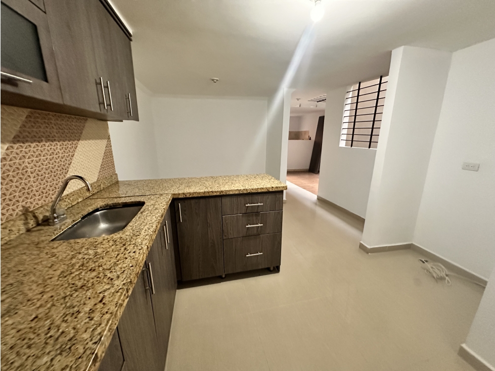 SE VENDE AMPLIO APARTAMENTO EN MANRIQUE LAS ESMERALDAS — foto 3