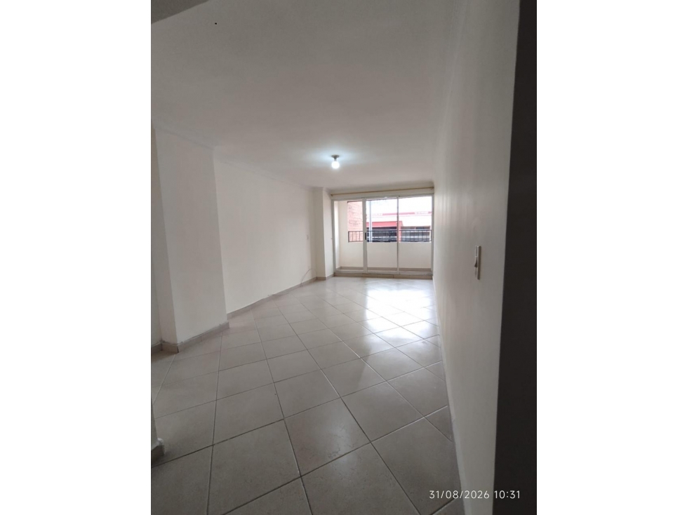 SE VENDE AMPLIO APARTAMENTO EN ENVIGADO MUY CERCA AL PARQUE PRINCIPAL — foto 2