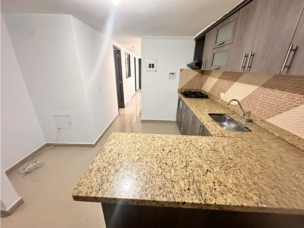 SE VENDE AMPLIO APARTAMENTO EN MANRIQUE LAS ESMERALDAS — foto 4