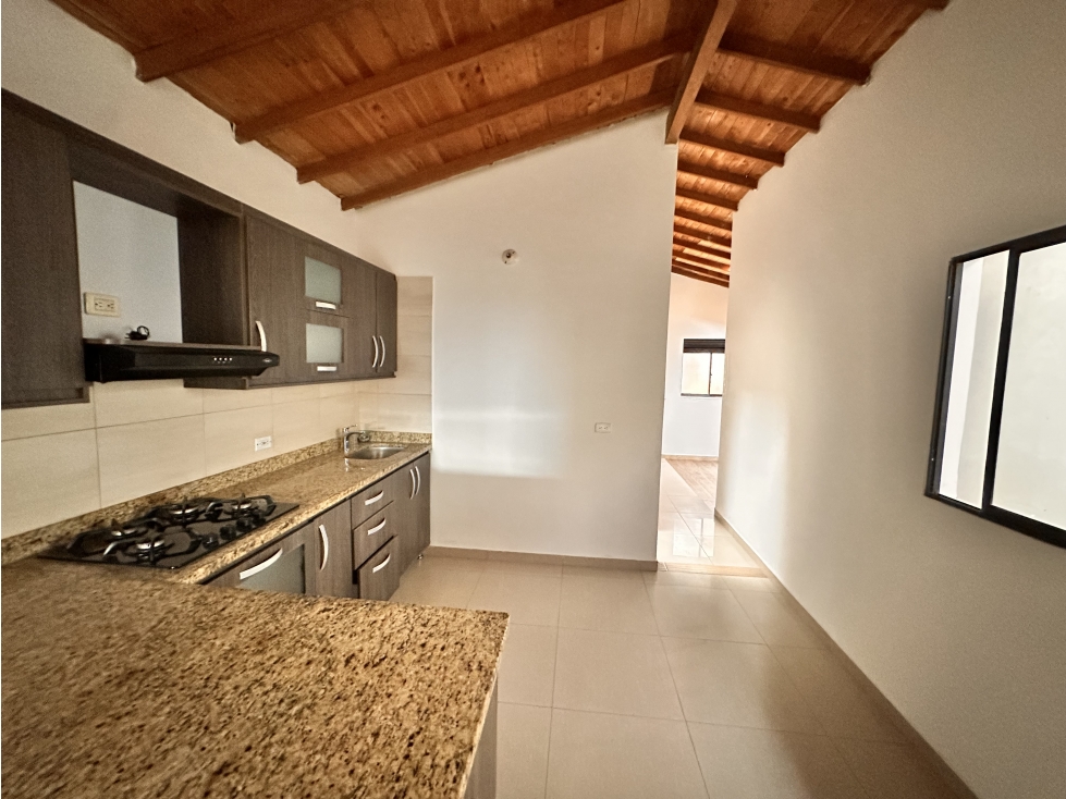 SE VENDE AMPLIO APARTAMENTO EN MANRIQUE LAS ESMERALDAS — foto 4