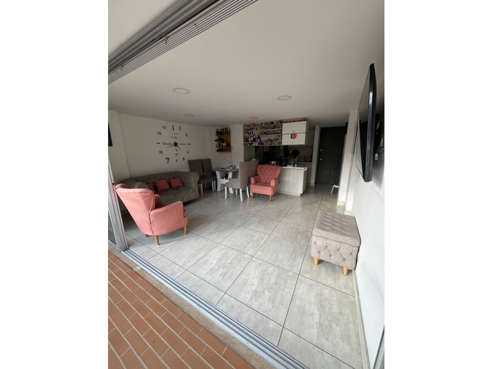 SE VENDE AMPLIO APARTAMENTO EN ENVIGADO BARRIO CAMINO VERDE EL CHINGUI — foto 2