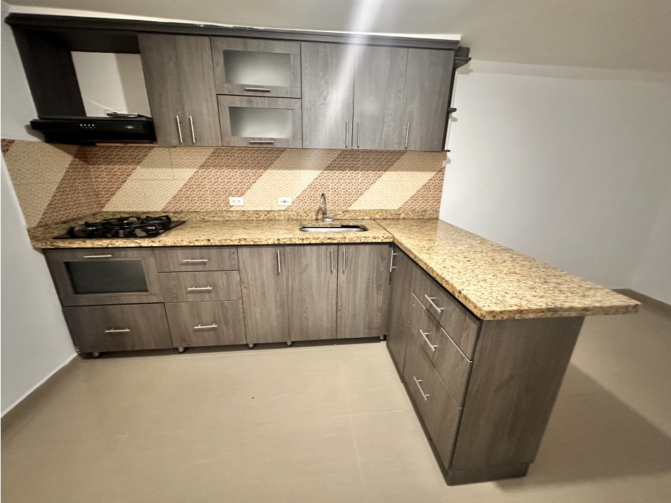 SE VENDE AMPLIO APARTAMENTO EN MANRIQUE LAS ESMERALDAS — foto 5