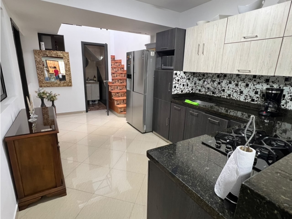 SE VENDE CASA UNIFAMILIAR CON AIRE LIBRE EN BELLO BARRIO CABAÑAS