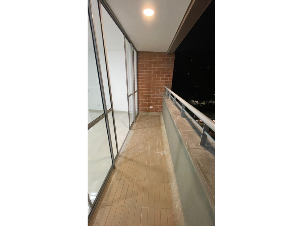 SE VENDE APARTAMENTO EN FABRICATO, ZONAS MÁS EXCLUSIVAS DE LA CIUDAD — foto 4