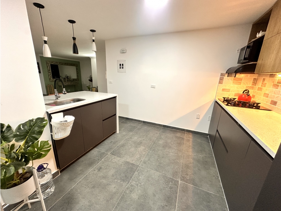 SE VENDE APARTAMENTO EN LAURELES SECTOR ESTADIO TOTALMENTE REMODELADO — foto 3