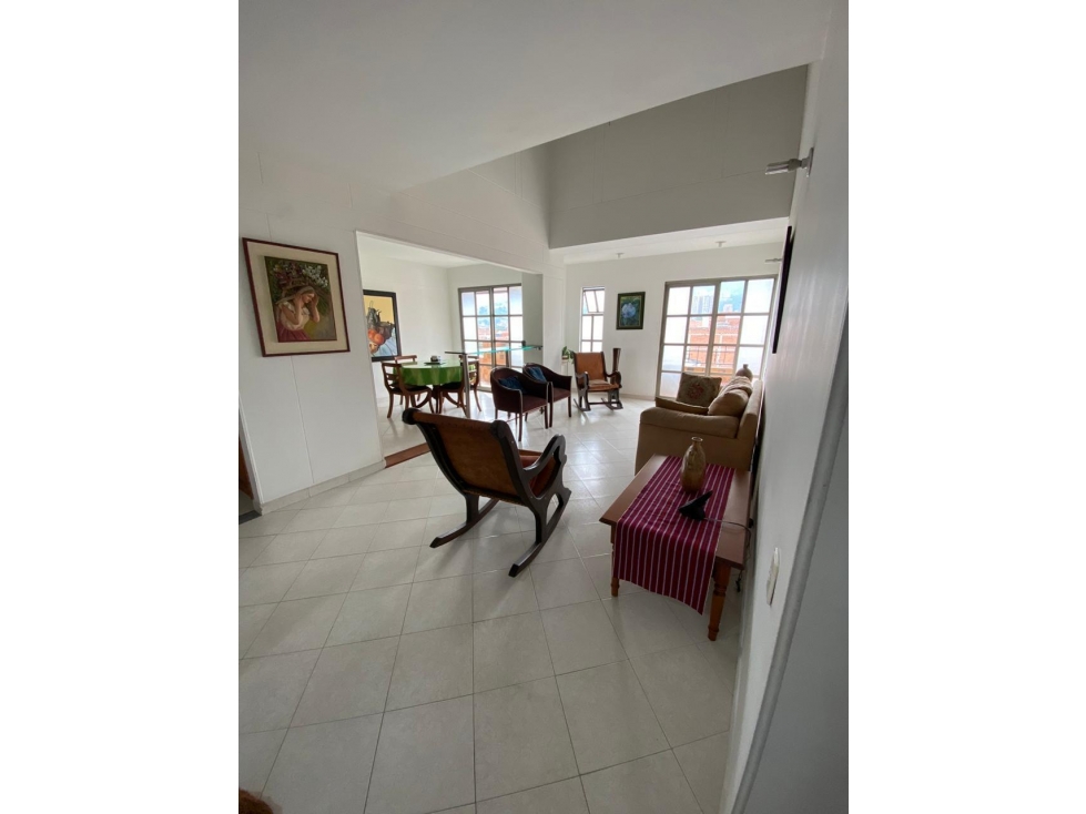 SE VENDE APARTAMENTO EN ENVIGADO - CERCA AL PARQUE