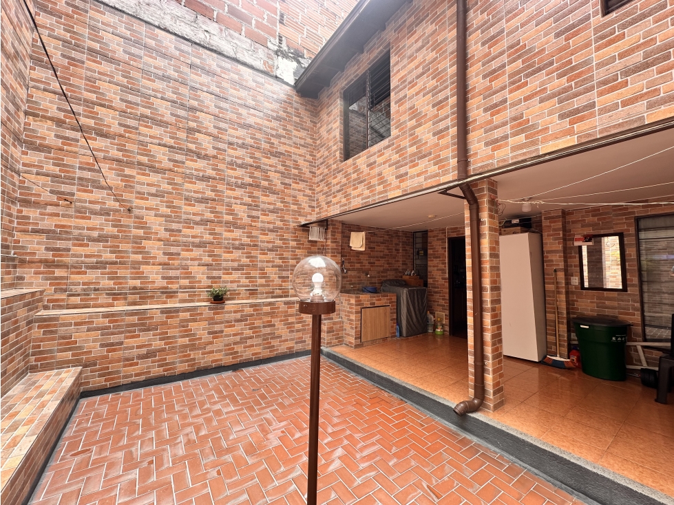 SE VENDE CASA UNIFAMILIAR EN BELLO BARRIO CABAÑAS