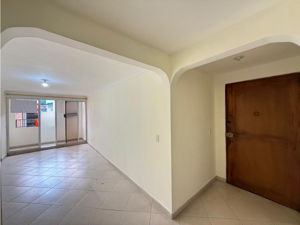 SE VENDE AMPLIO APARTAMENTO EN ENVIGADO MUY CERCA AL PARQUE PRINCIPAL