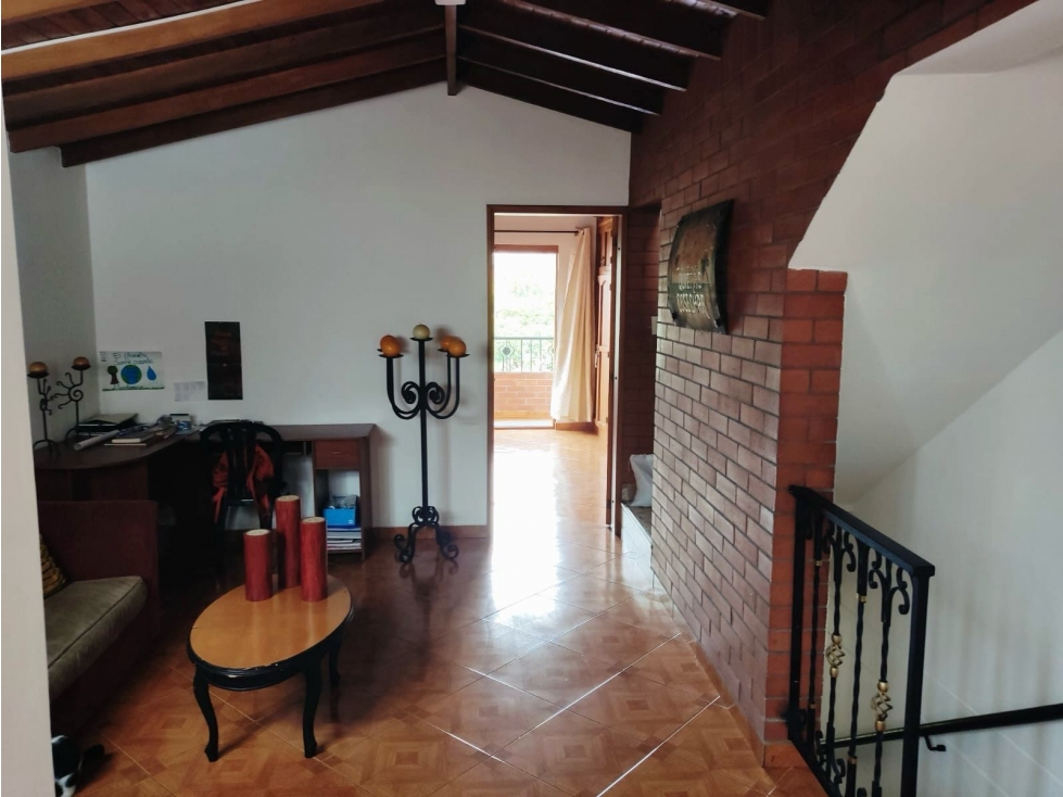 SE VENDE CASA AMPLIA CON TERRAZA EN ENVIGADO BARRIO MESA — foto 5