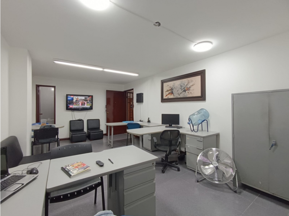 SE VENDEN 2 OFICINAS EN MEDELLÍN EN PASAJE JUNÍN AL FRENTE DE COLTEJER
